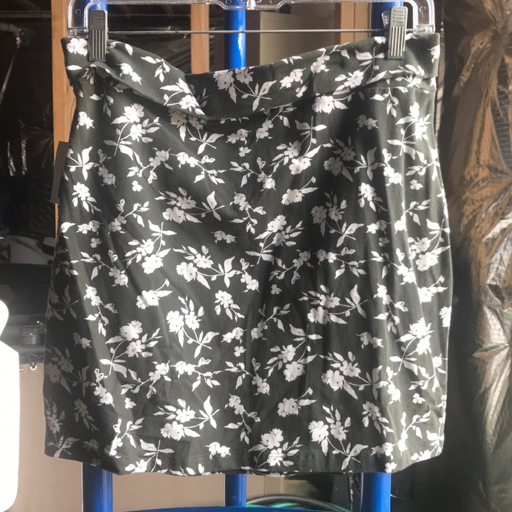 NWT. Charlotte Russe tight mini skirt.  So. XL
